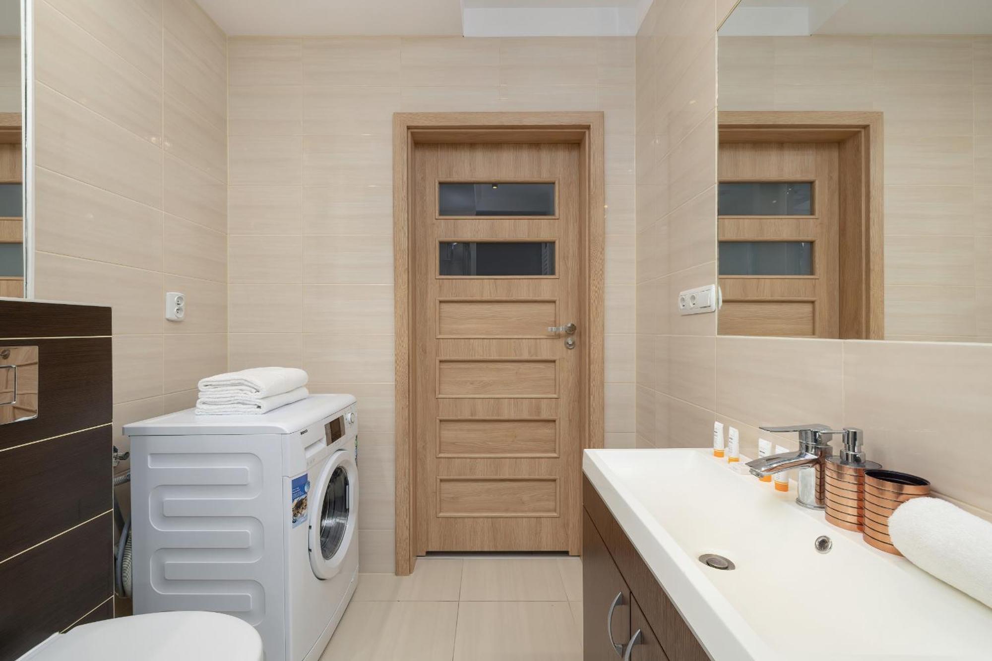 Podgorze Air-conditioned Family With Parking By Renters Krakow