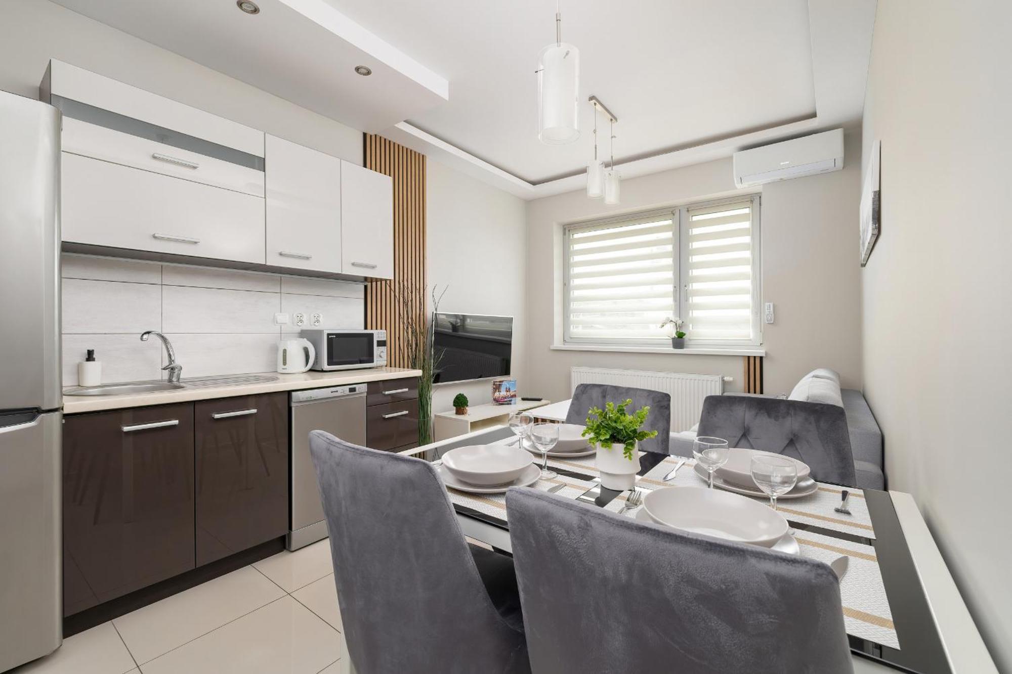 Podgorze Air-conditioned Family With Parking By Renters * Krakow