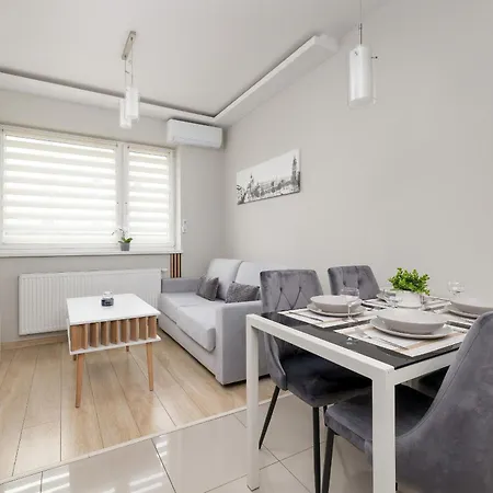 Podgorze Air-Conditioned Family Apartment With Parking By Noclegi Renters Krakow Exterior photo